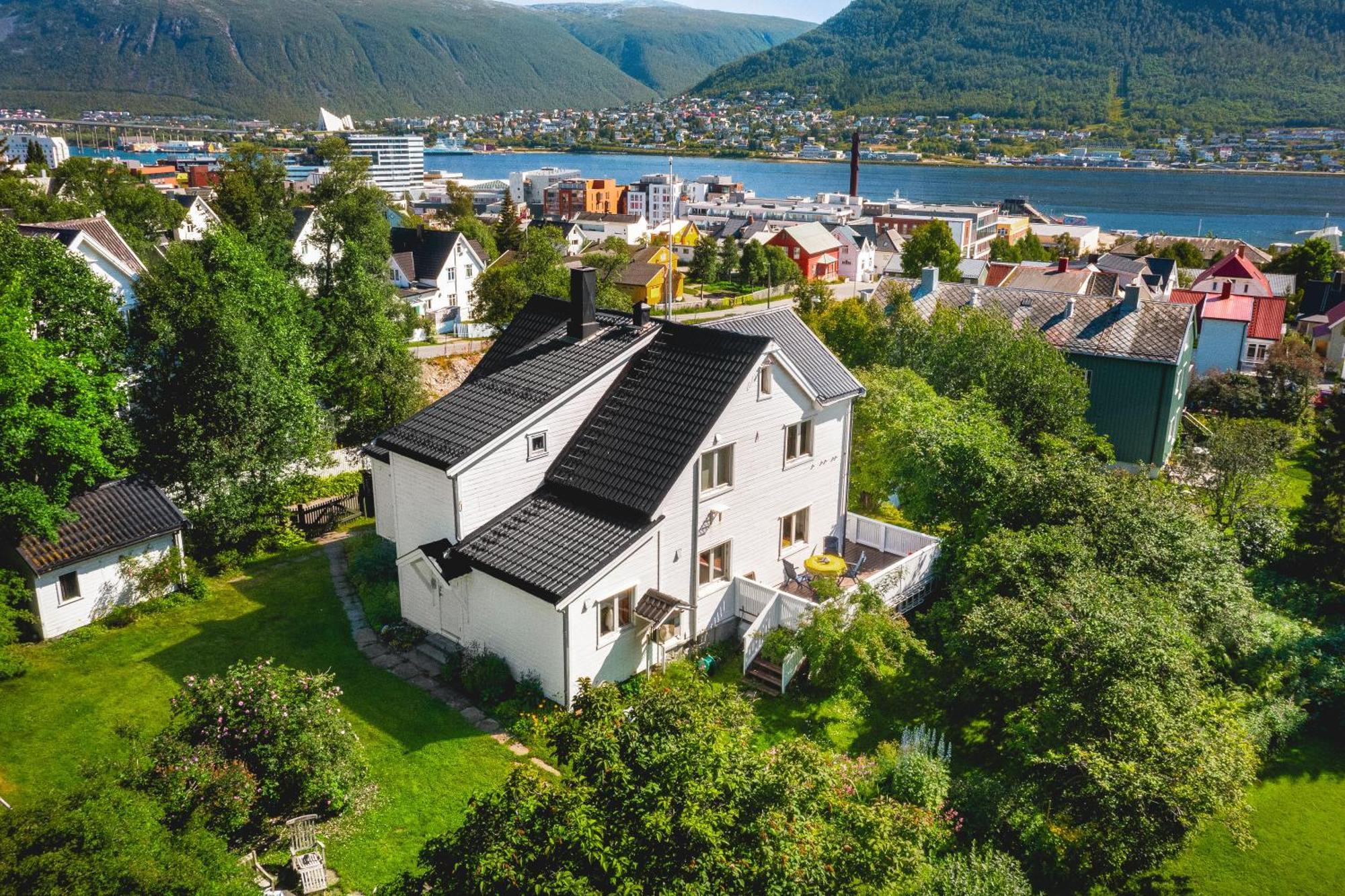 Historical Villa & Green Sanctuary In City Center Tromsø Exterior foto